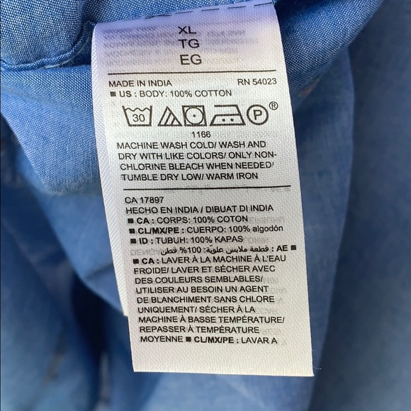 EUC Old Navy Parrot Print Chambray ButtonDown XL - Picture 11 of 11